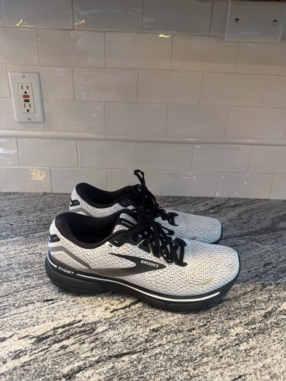 Mens Brooks Ghost 15 Size 11